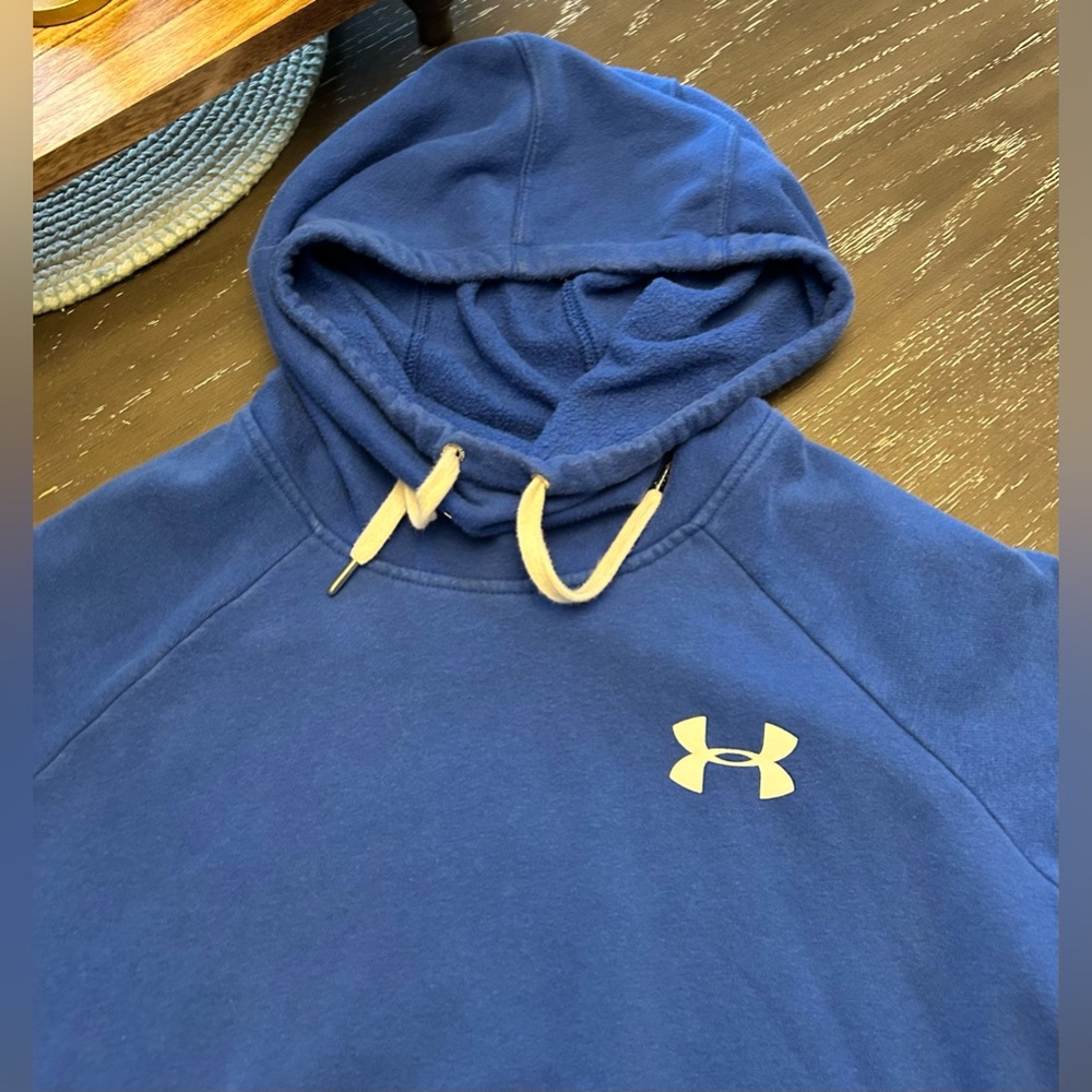 Under Armour Women’s hoodie loose fit,  size Medium.  Comfy, worn in, 2017. - Picture 2 of 7